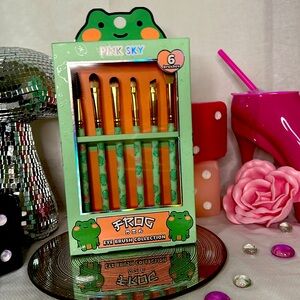 Pink Sky Frog 6 Eye Brush Collection